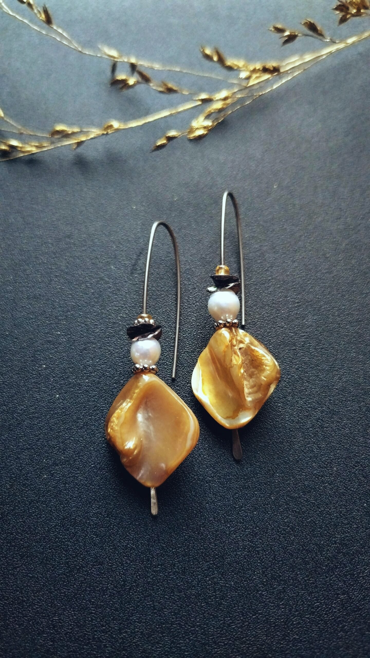 QUEEN Yellow - Pearl & MotherOfPearl